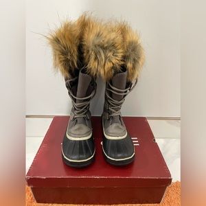 Esprit | Size 7.5 | Grey Winter Boots with faux fur